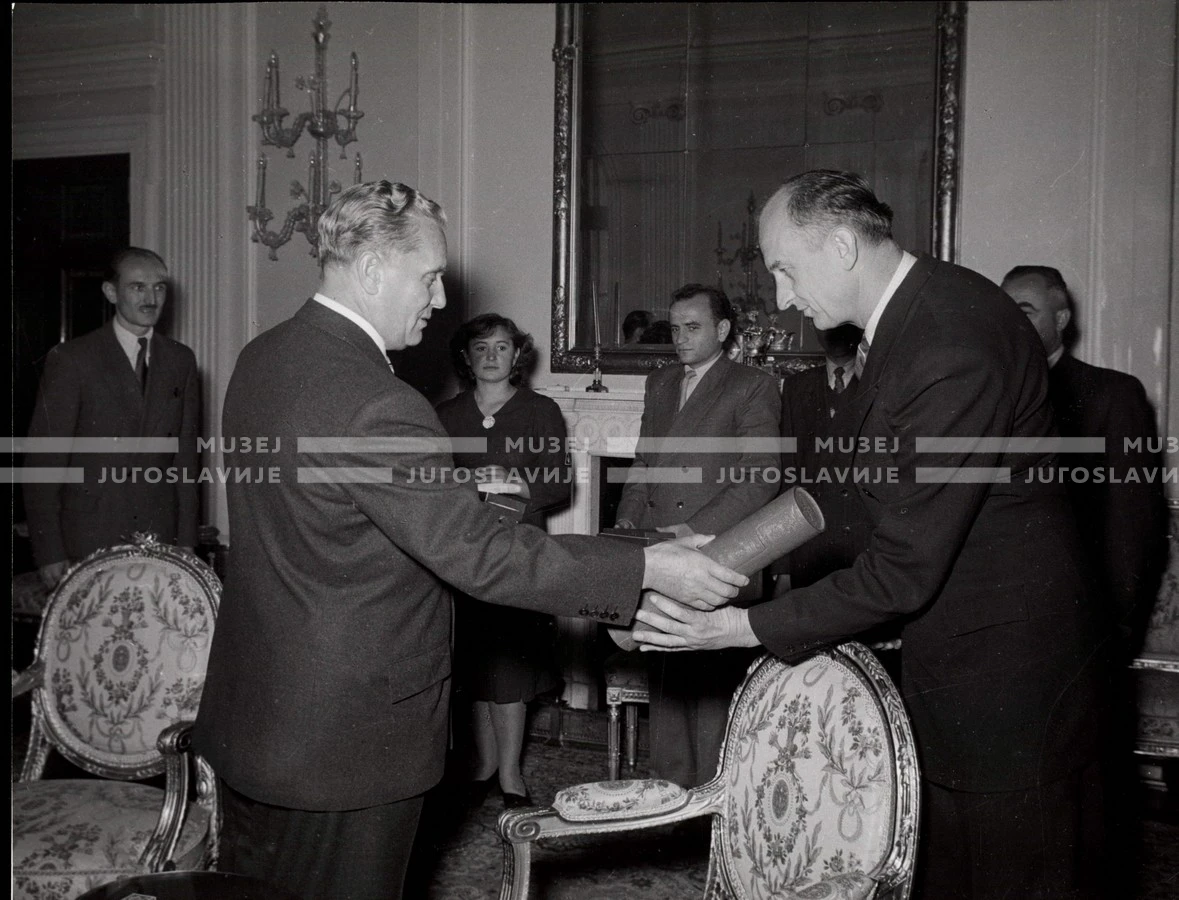 1953_024_085