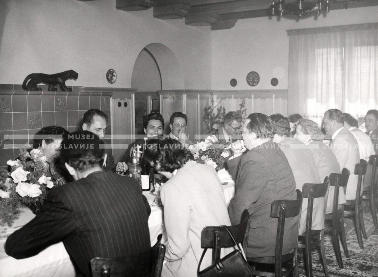 1952_013_102