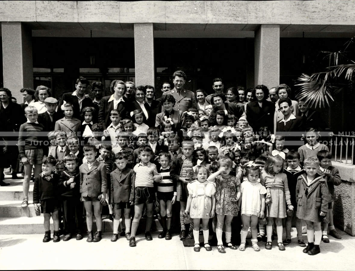 1954_028_093