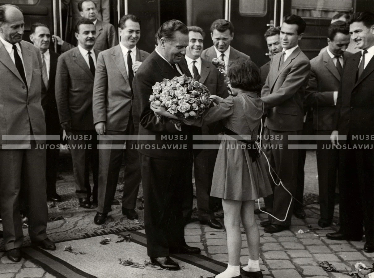 1961_169_046