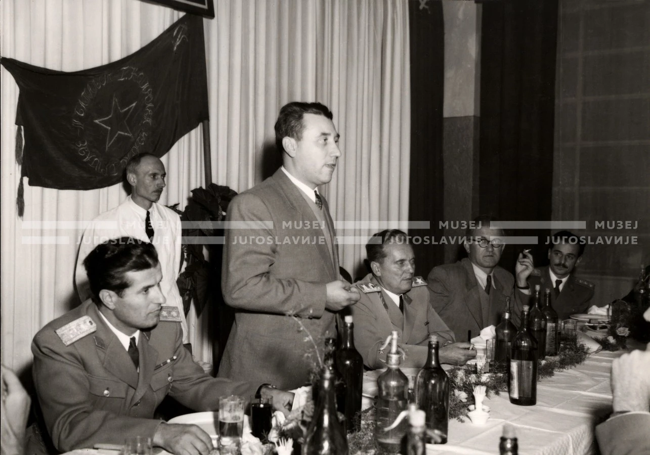 1951_012_021