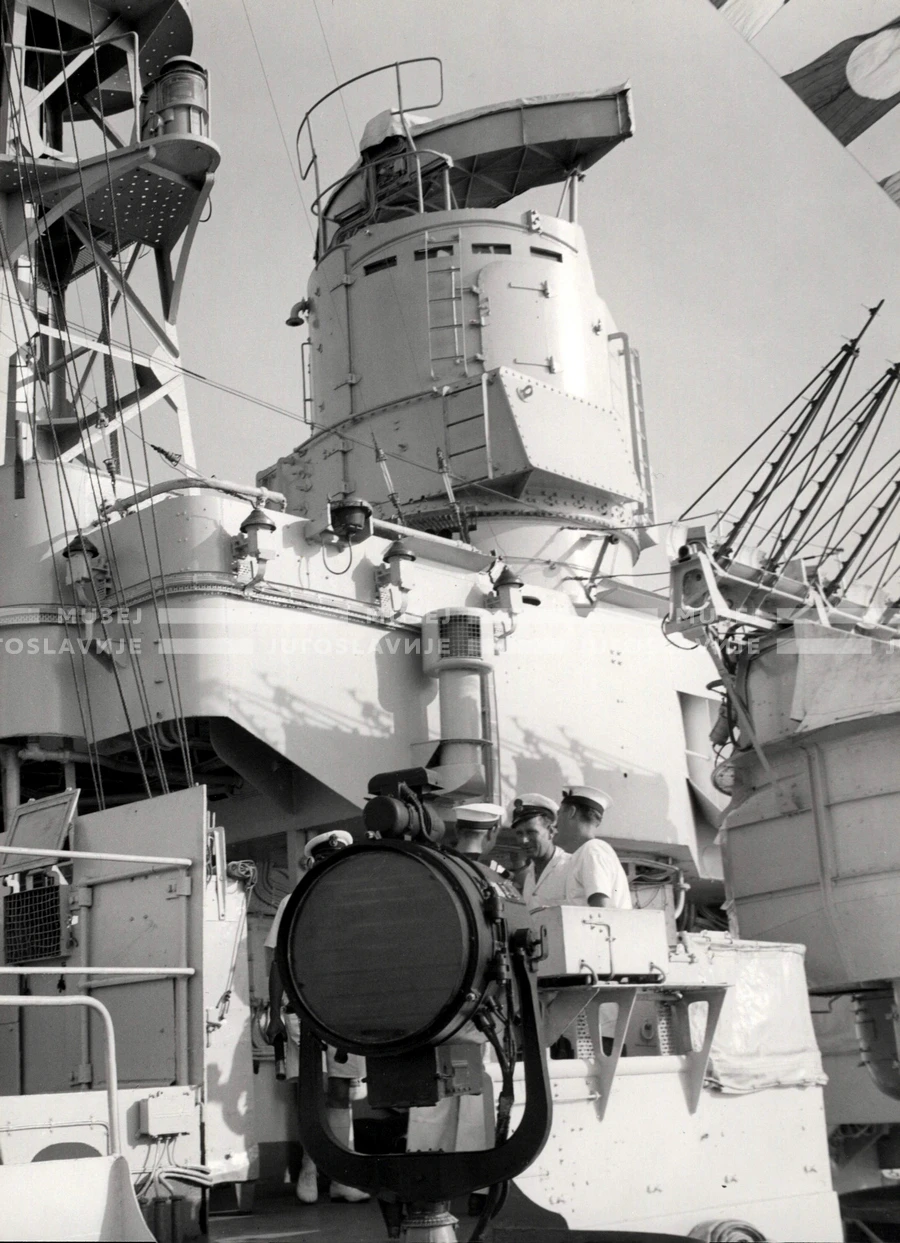 1952_015_035