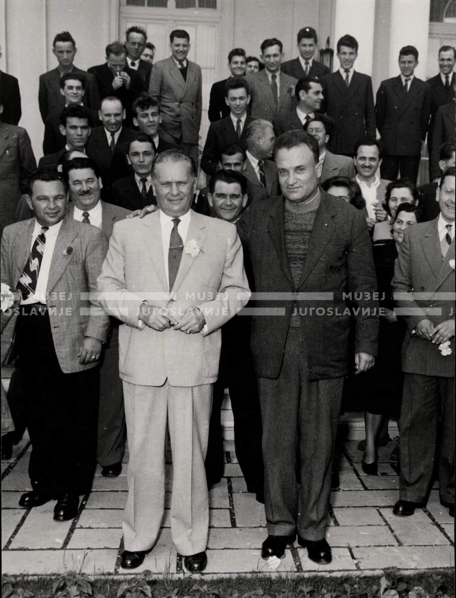 1954_028_080
