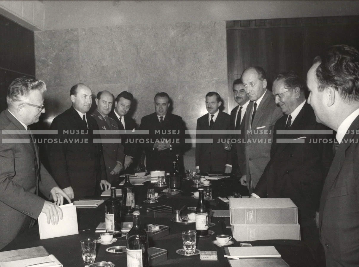 1964_252_137