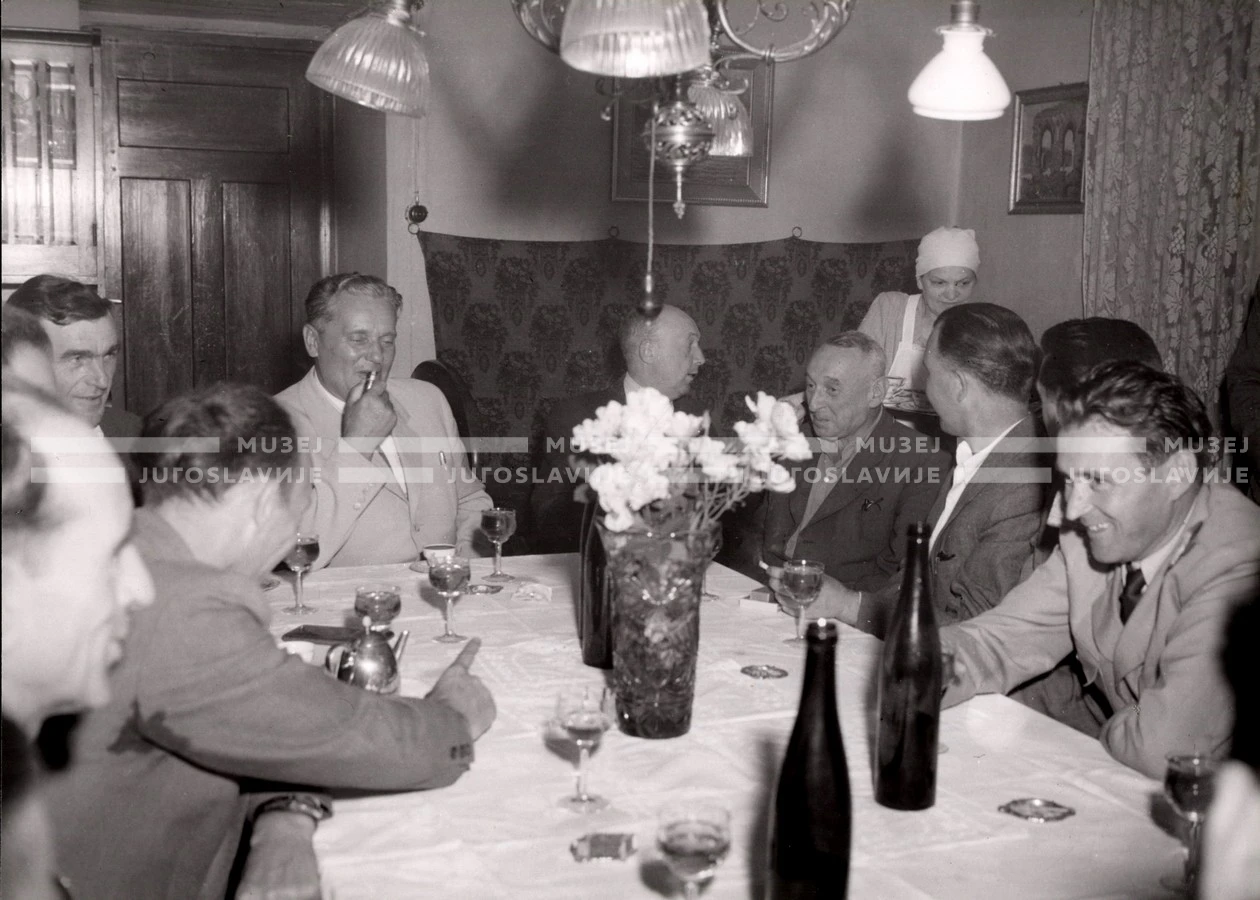 1951_011_019