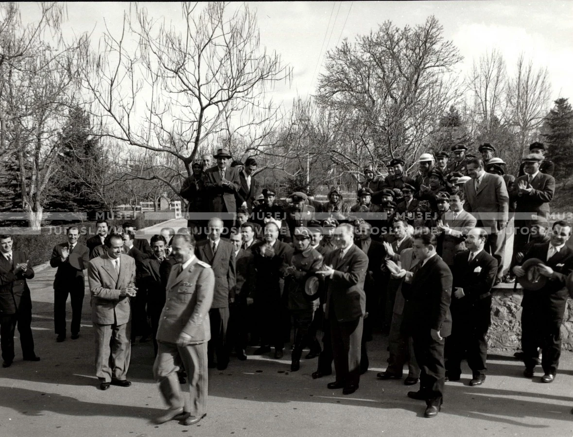 1954_027_084