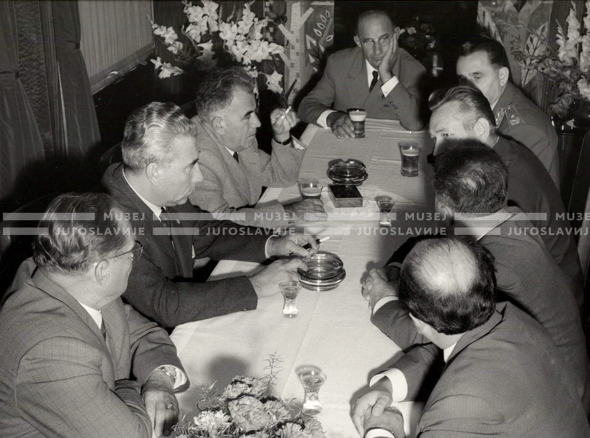 1964_252_015