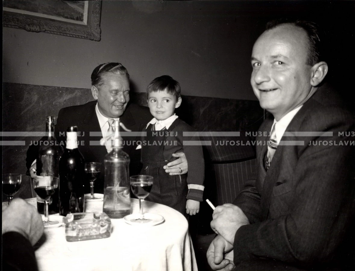 1953_025_052