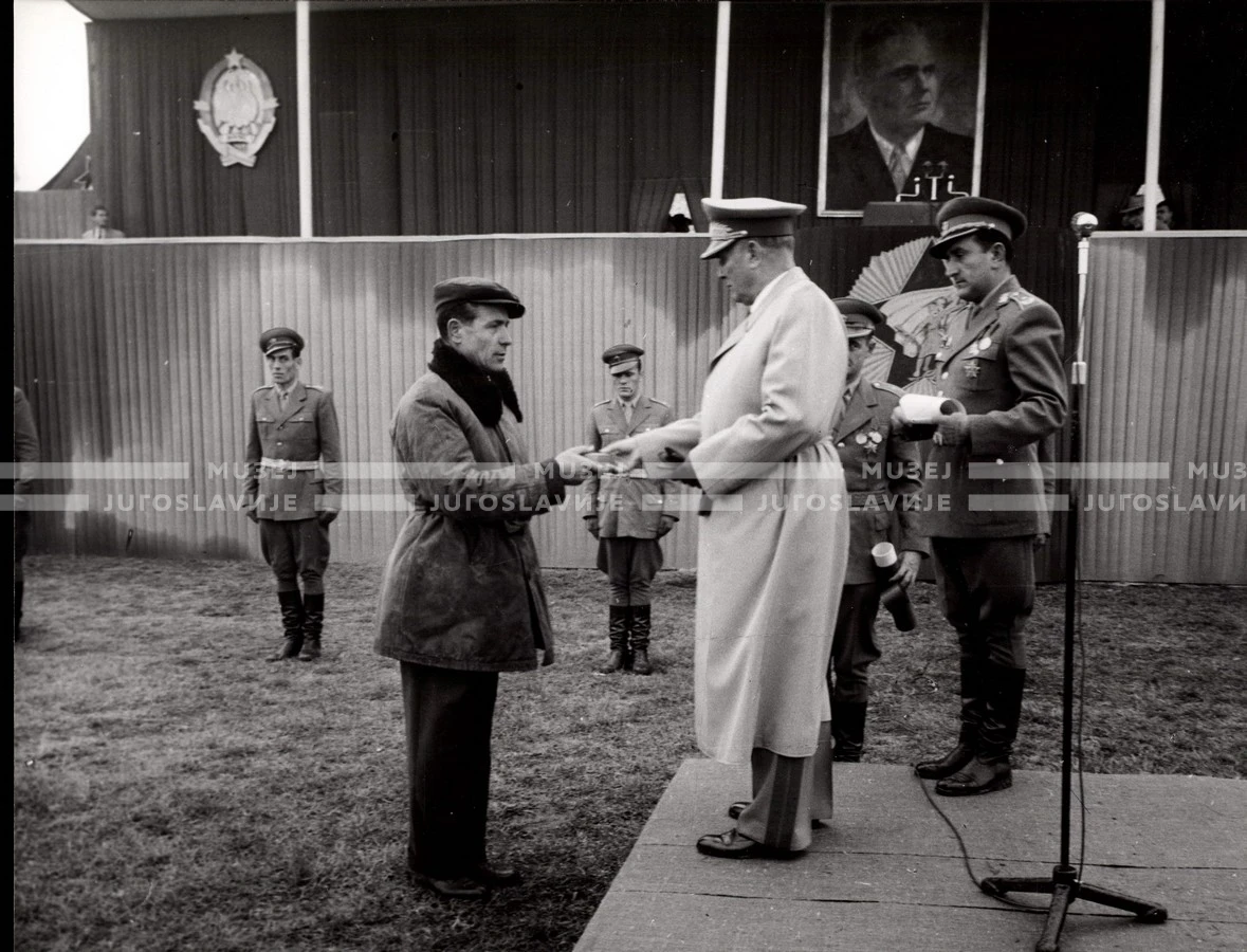 1953_024_035