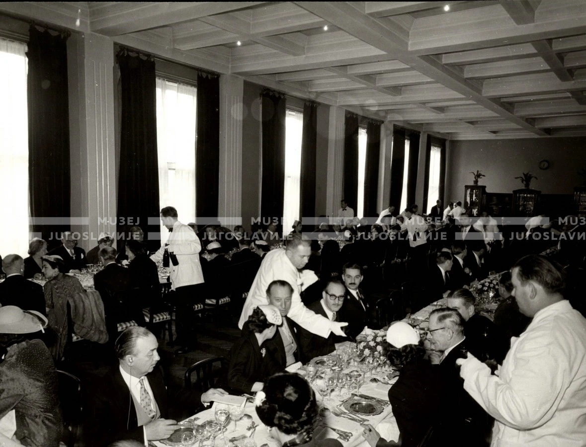 1954_027_075