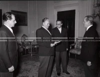 1954_028_019