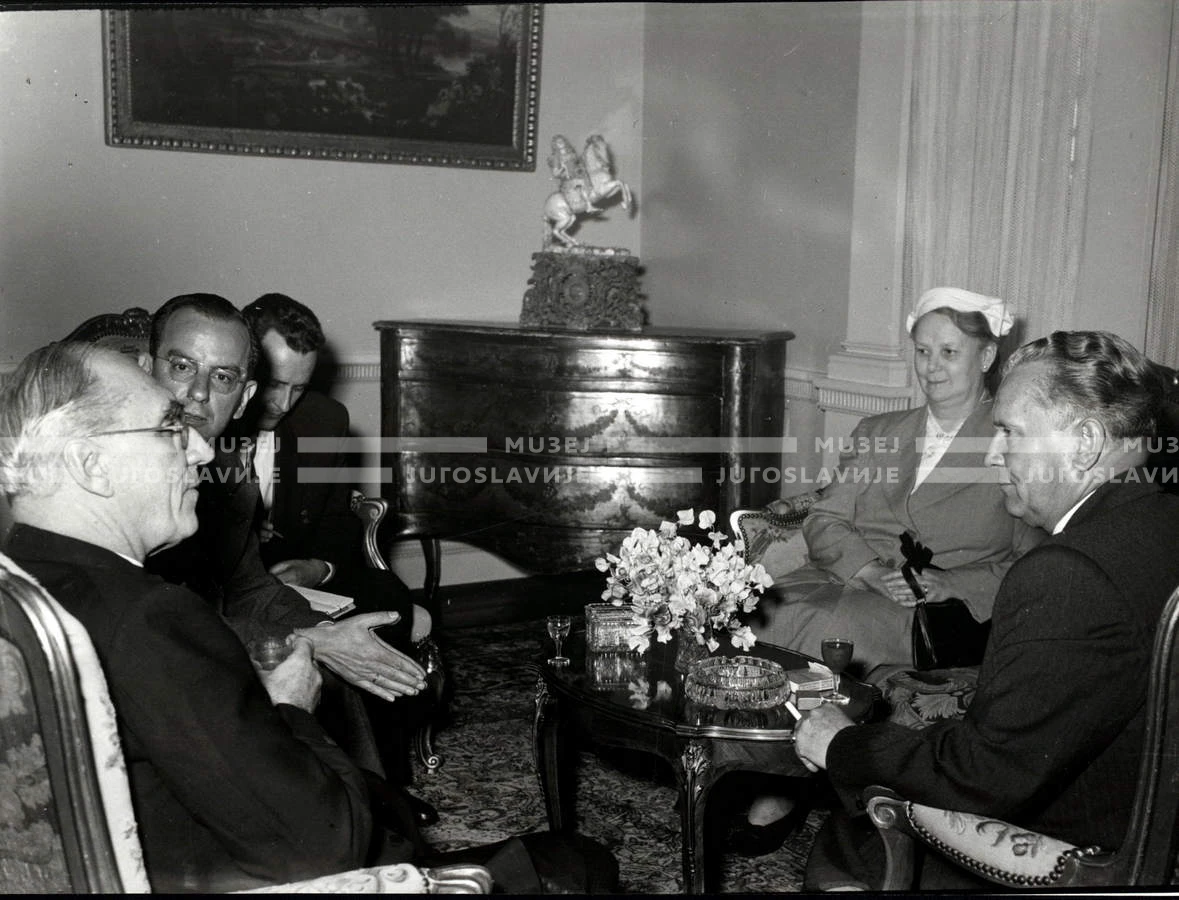 1954_028_063
