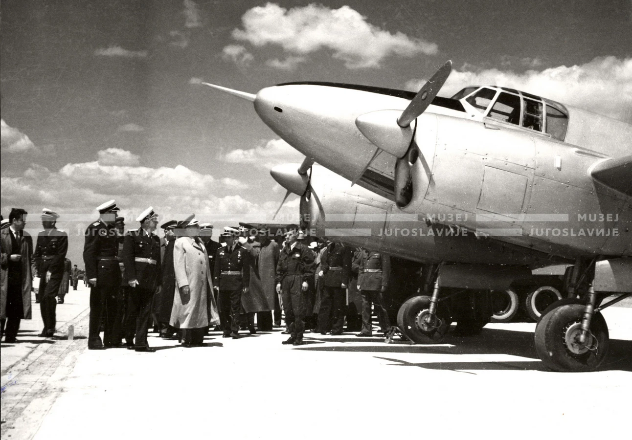 1952_014_047