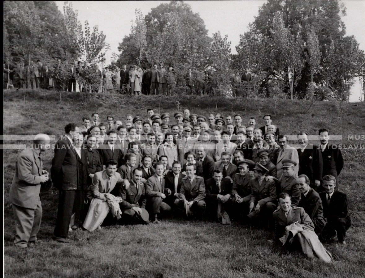 1953_024_012