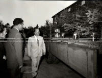 1954_028_076