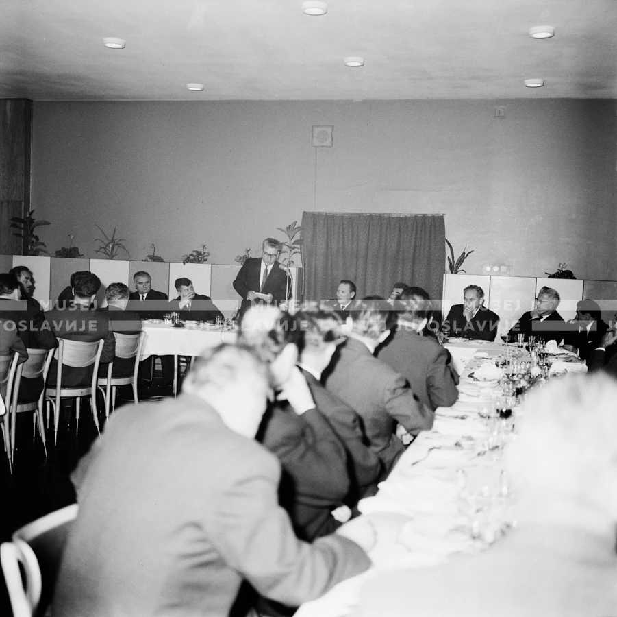 AR_B_06_19