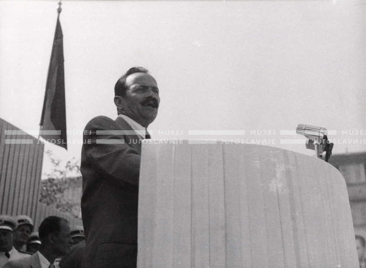 1951_010_028