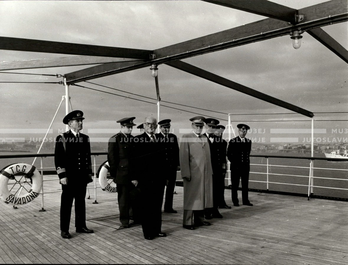 1954_027_135