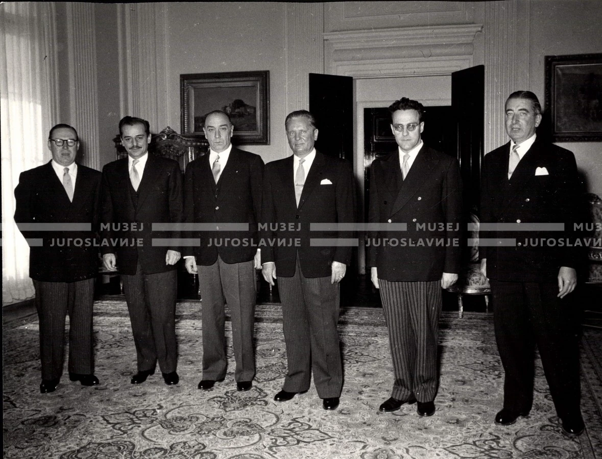 1953_025_034