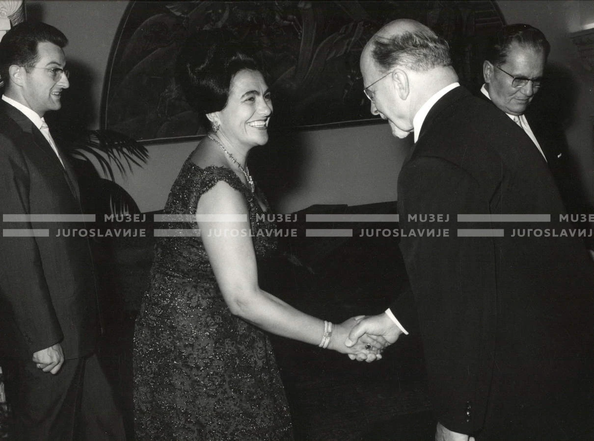 1964_252_054