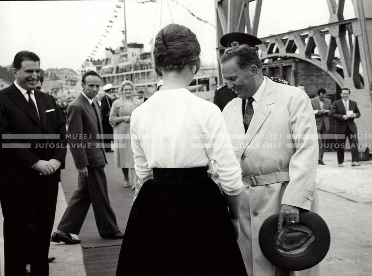 1961_166_076