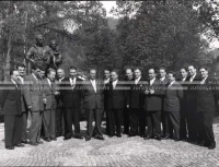 1954_028_057