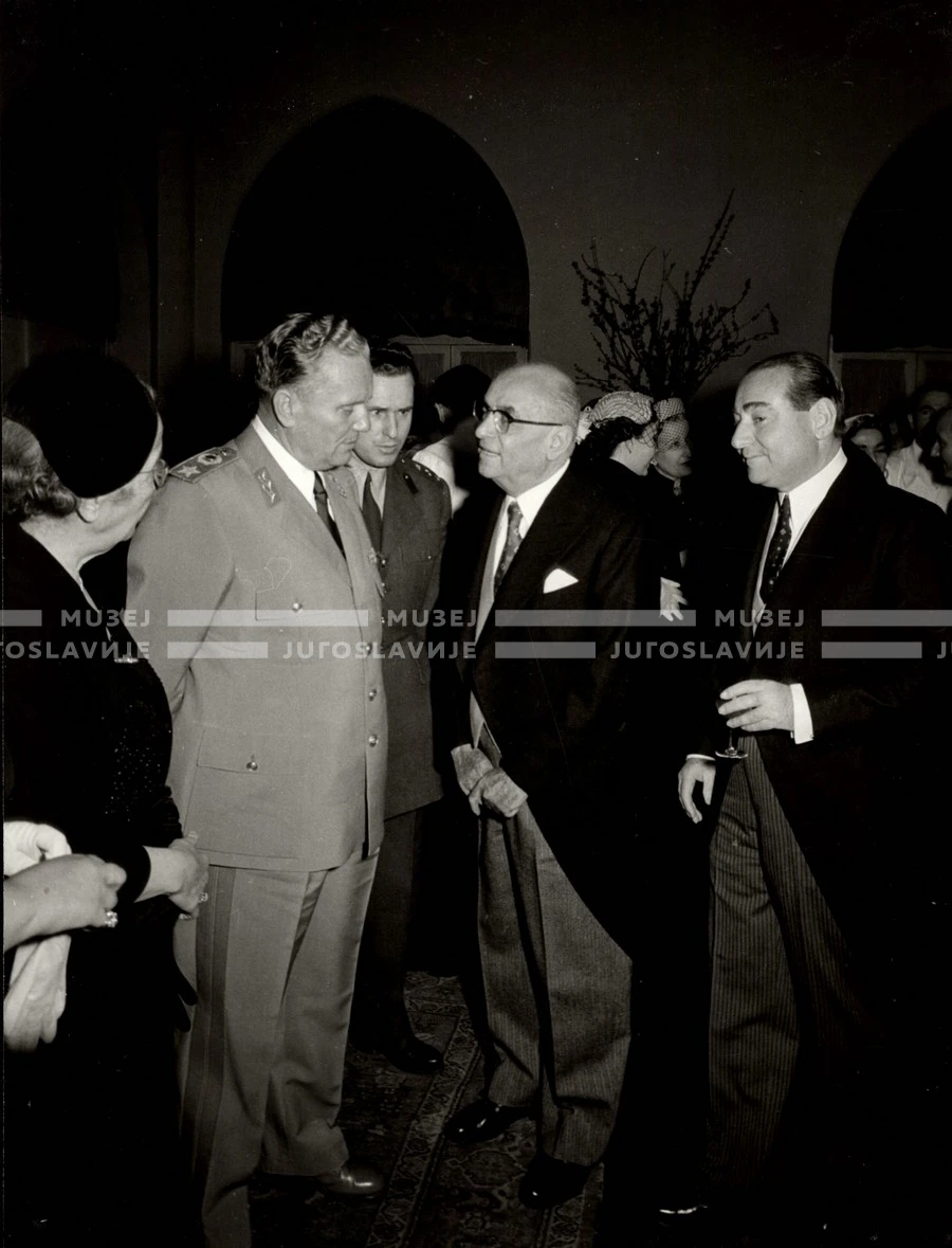 1954_027_074