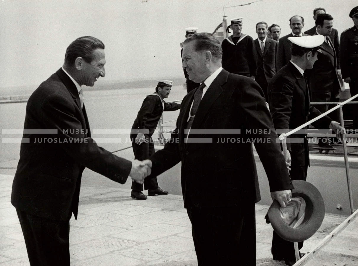 1961_166_105