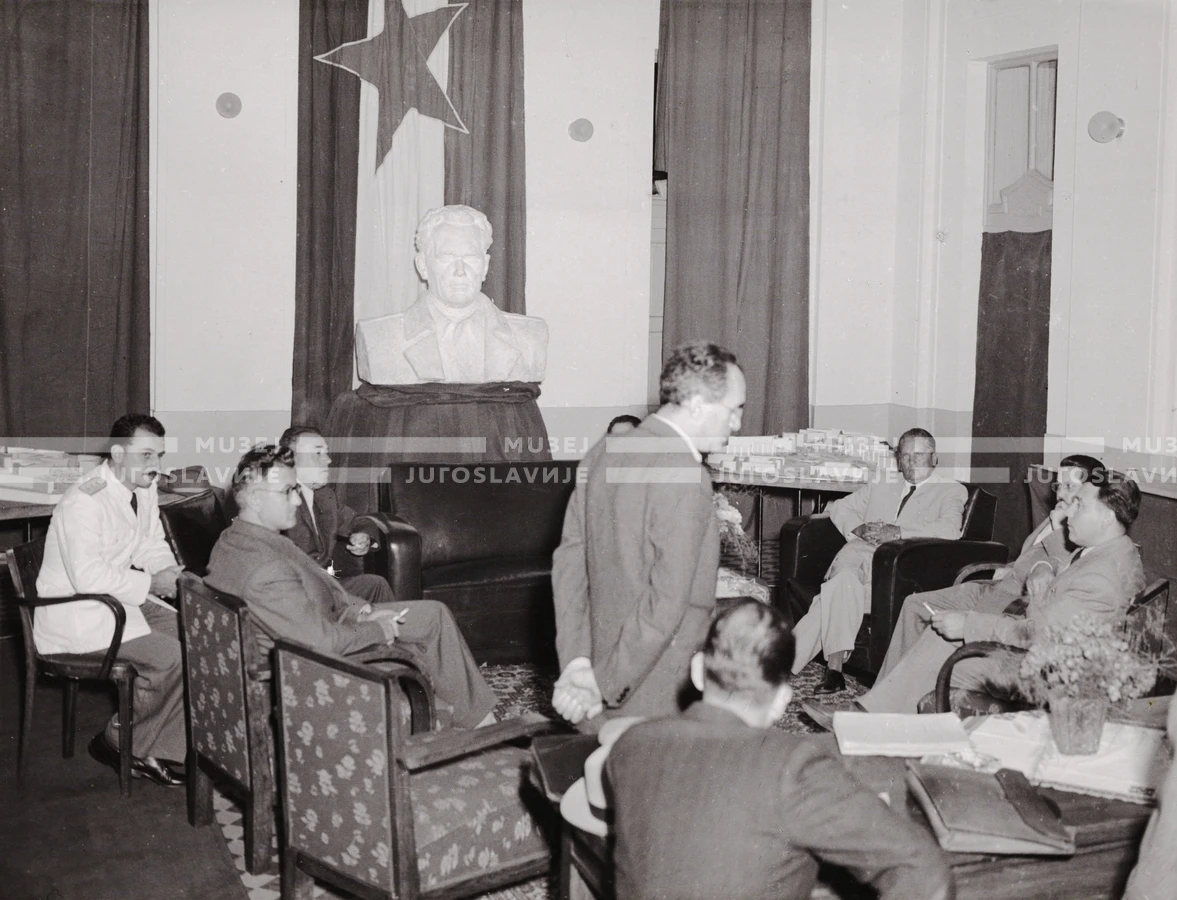 1949_004_044
