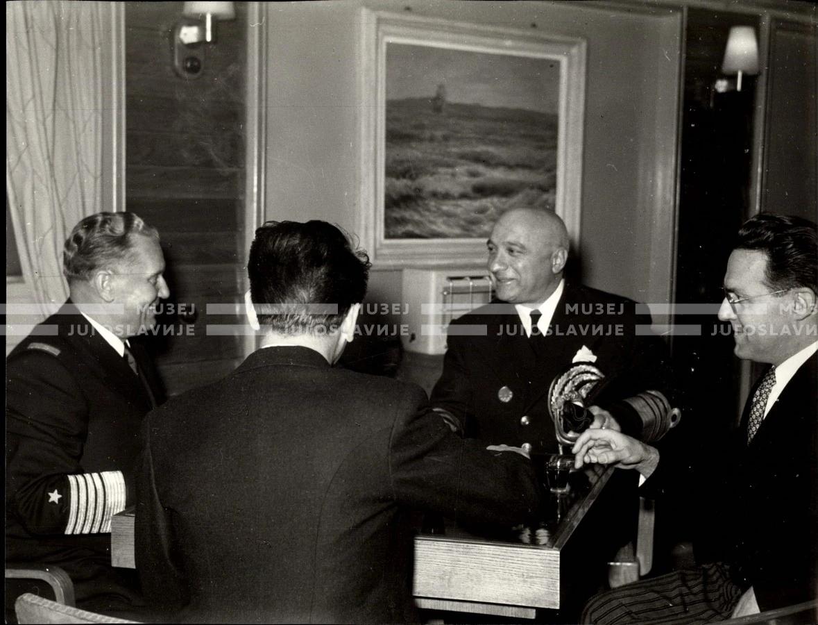 1954_027_009
