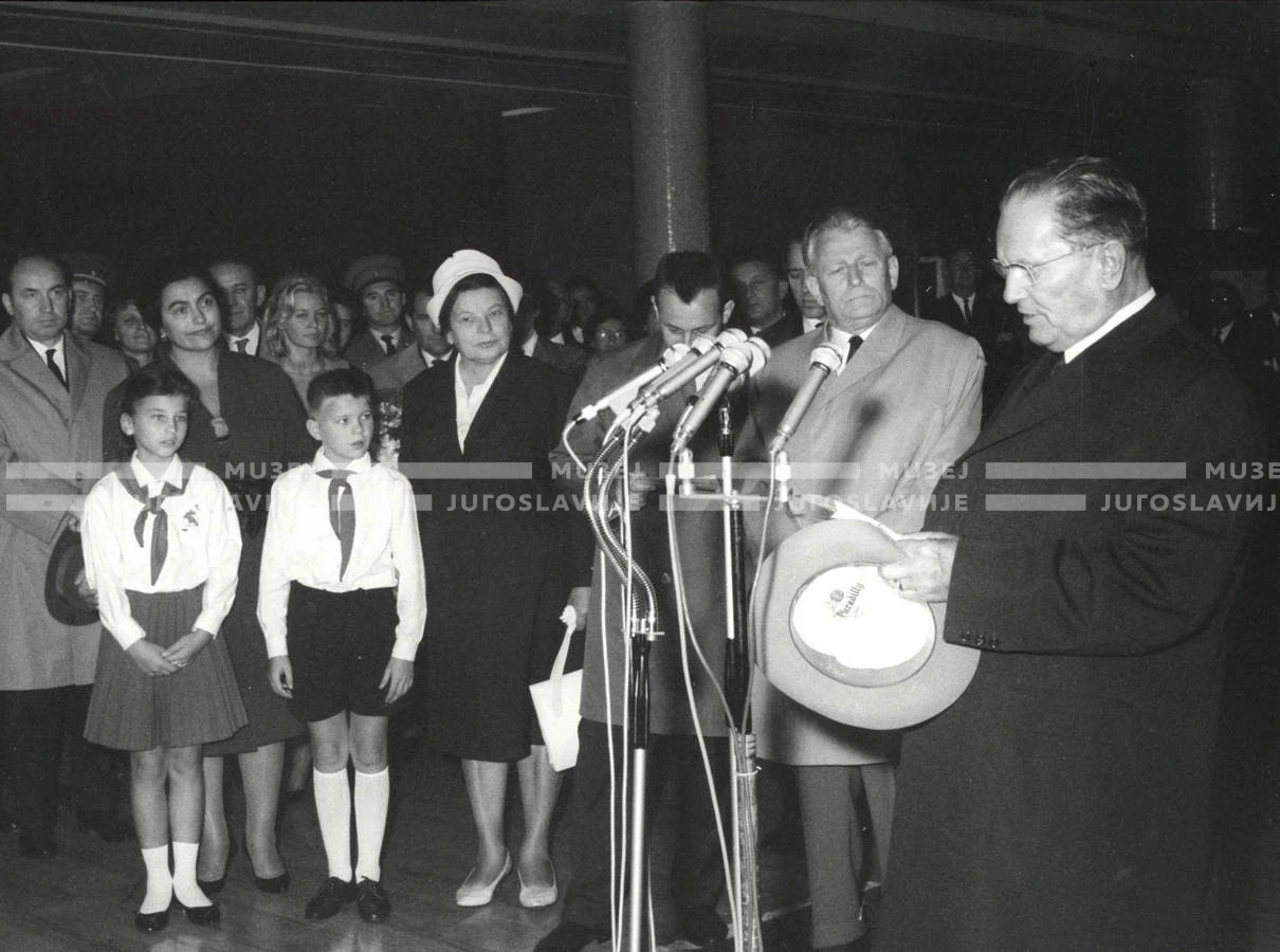 1964_252_095