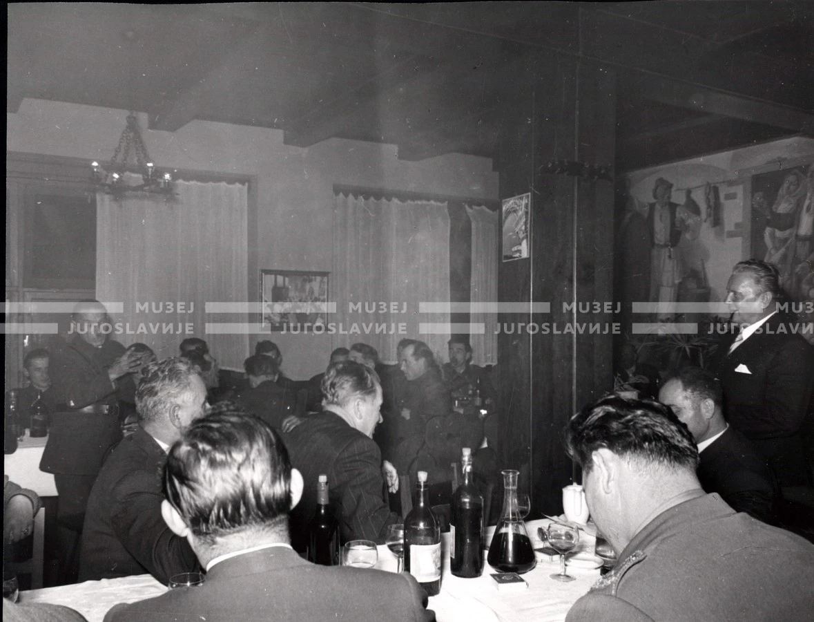1953_025_104
