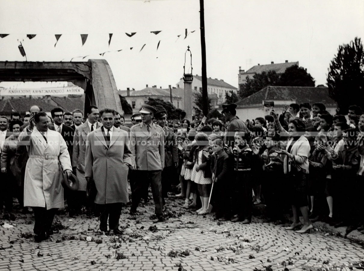 1961_169_025
