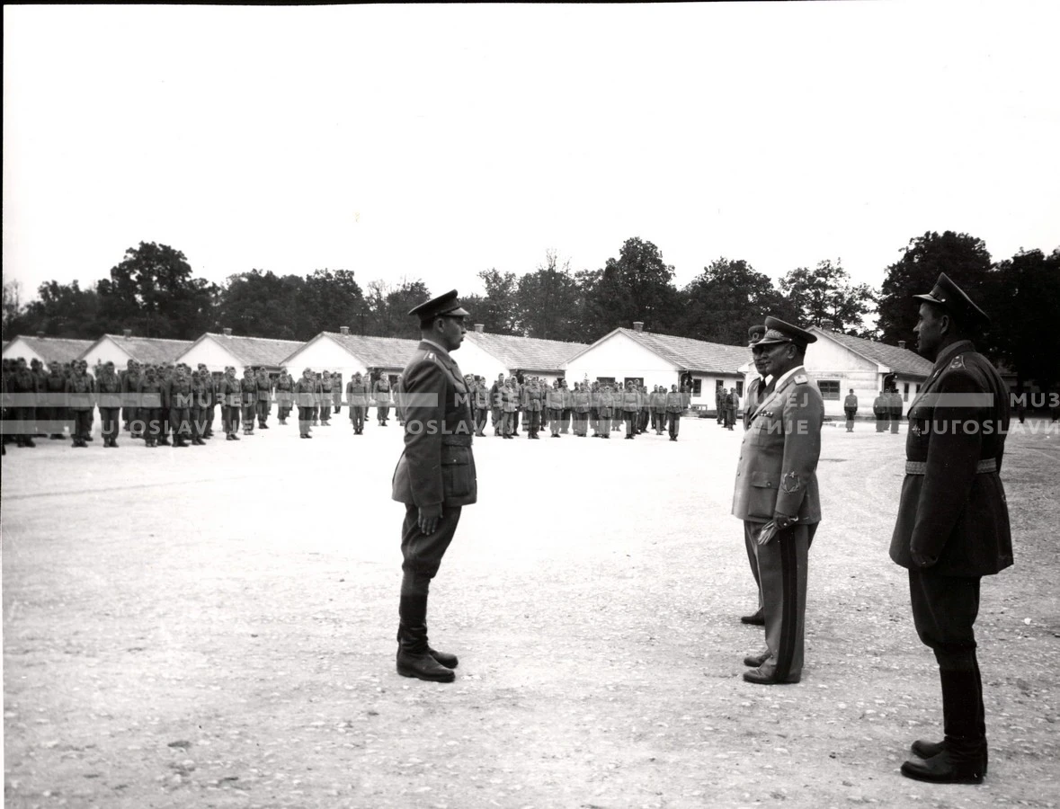 1953_024_013