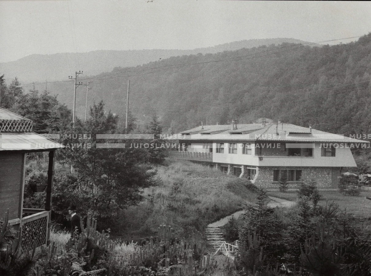 1961_169_077