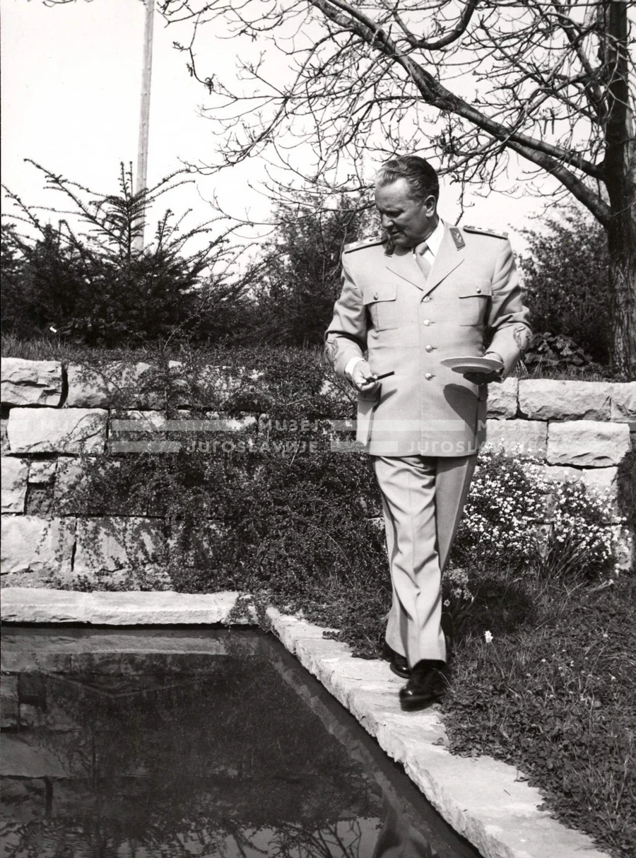 1952_013_120