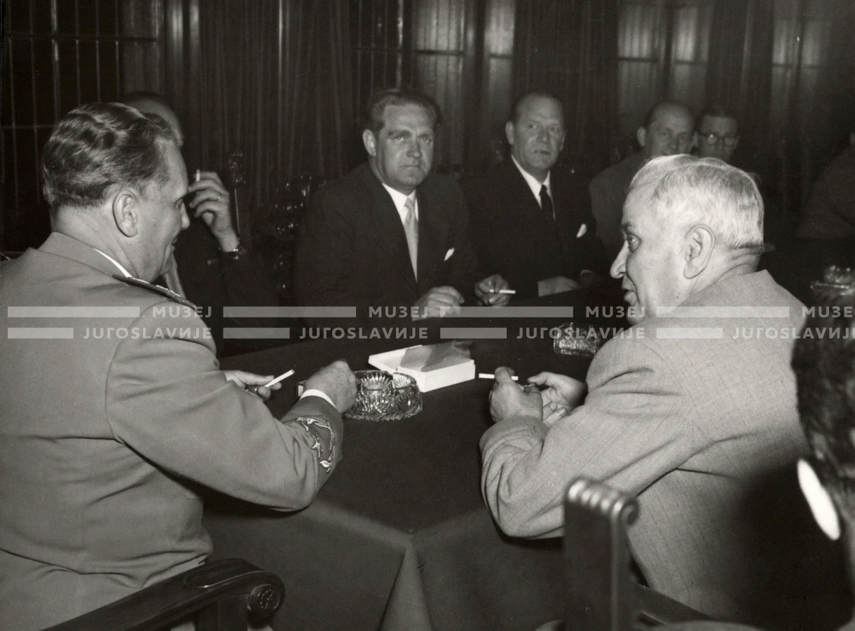 1952_014_057