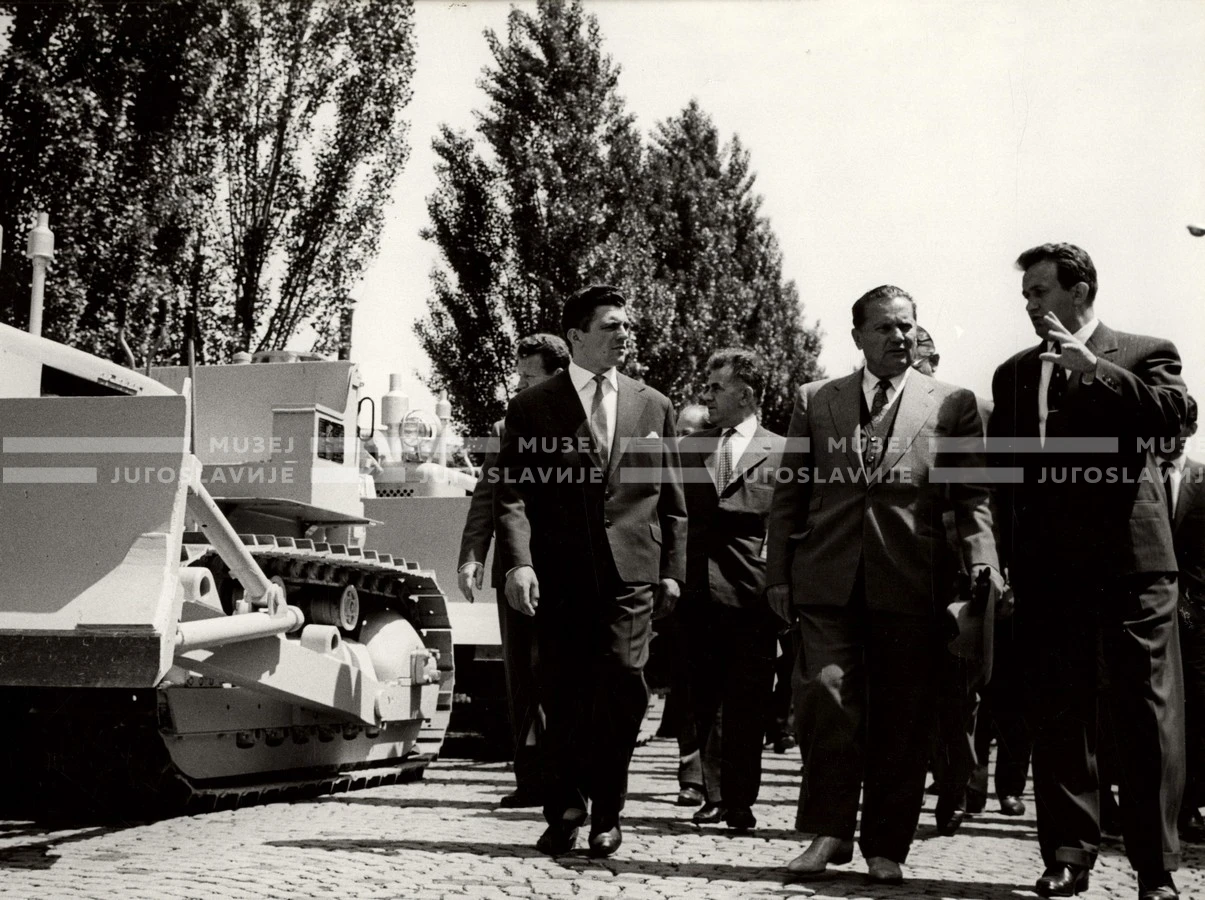 1961_169_105