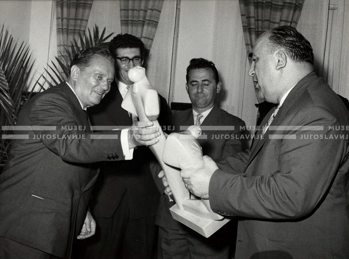 1961_169_040