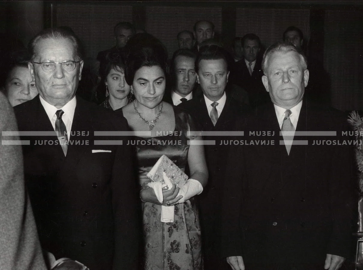 1964_252_177
