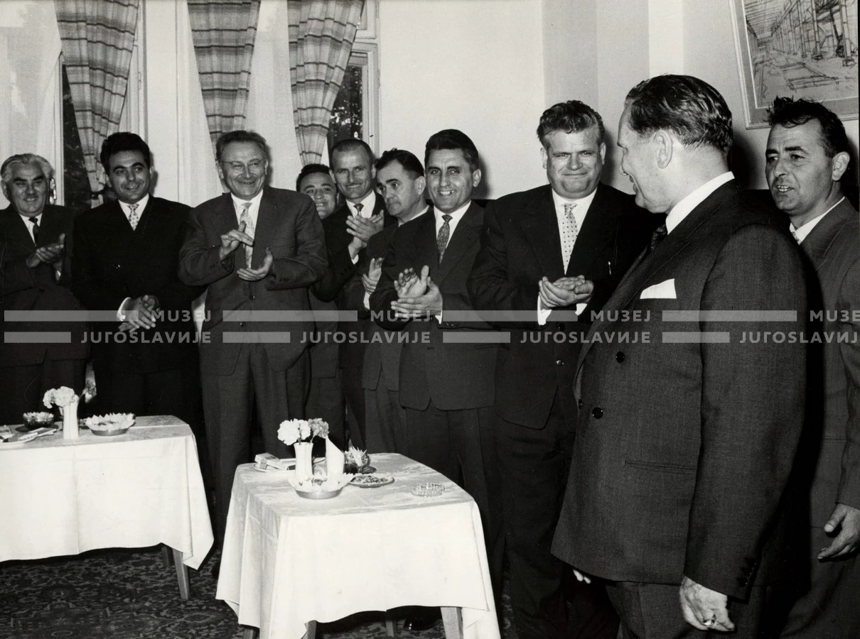 1961_169_042
