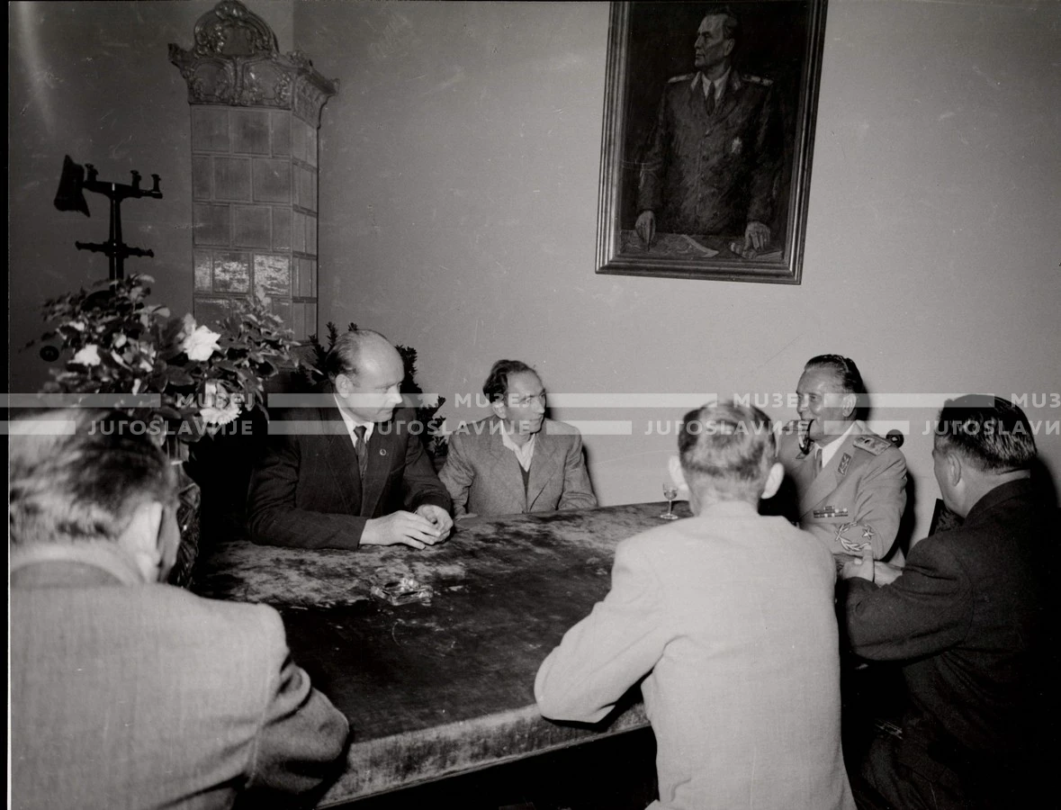 1953_024_008