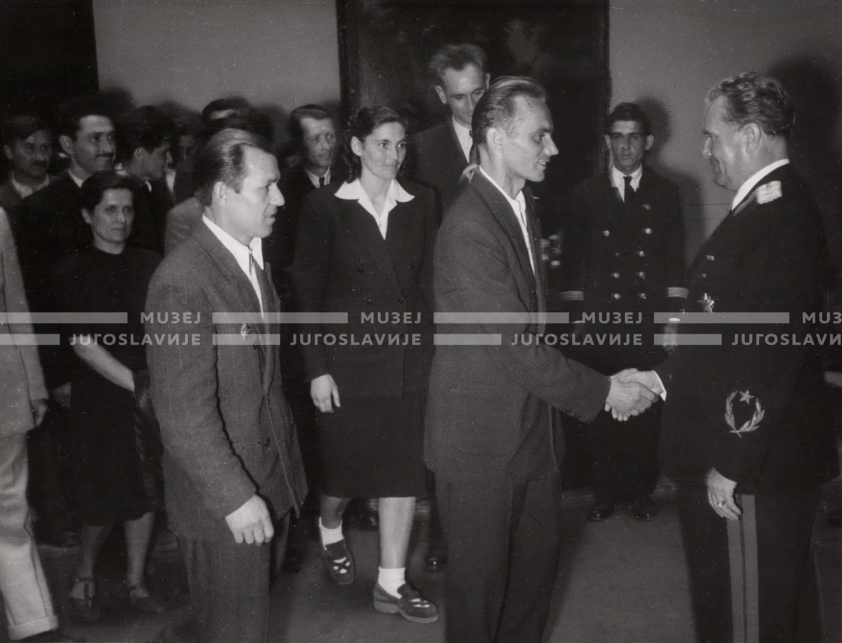 1949_003_080