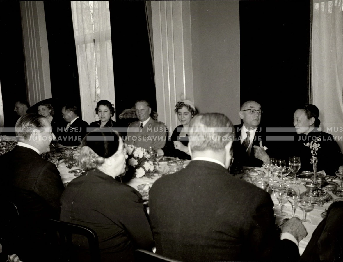 1954_027_076