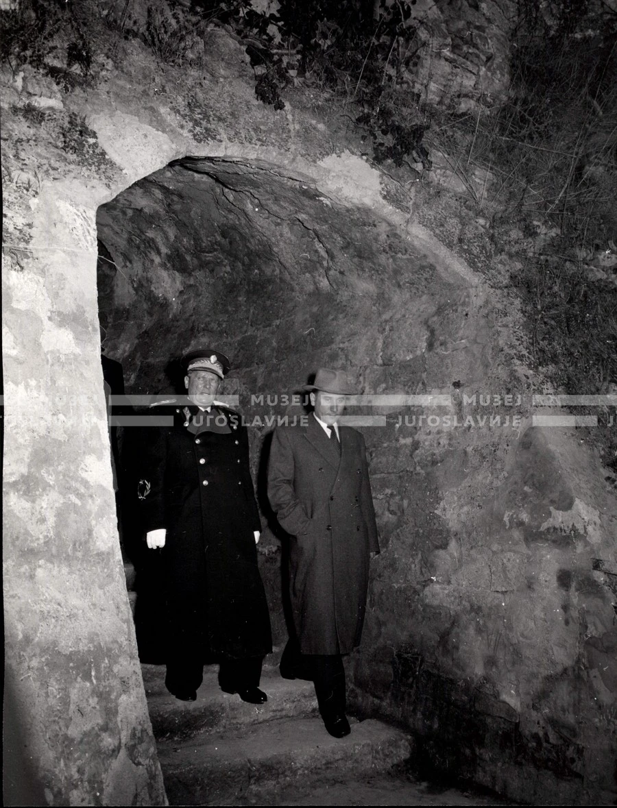 1953_025_072