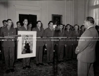 1954_028_085