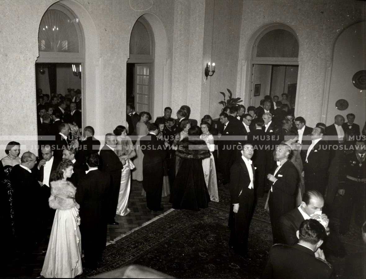 1954_027_056