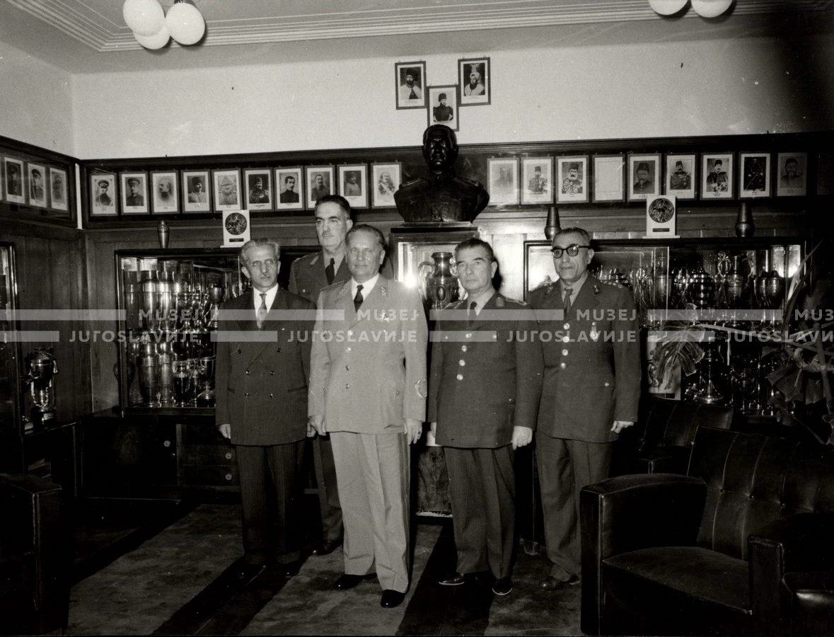 1954_027_046