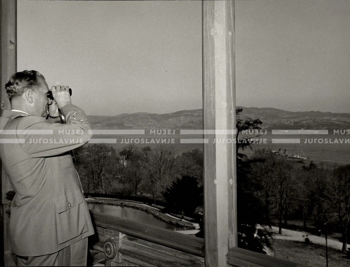 1954_027_129