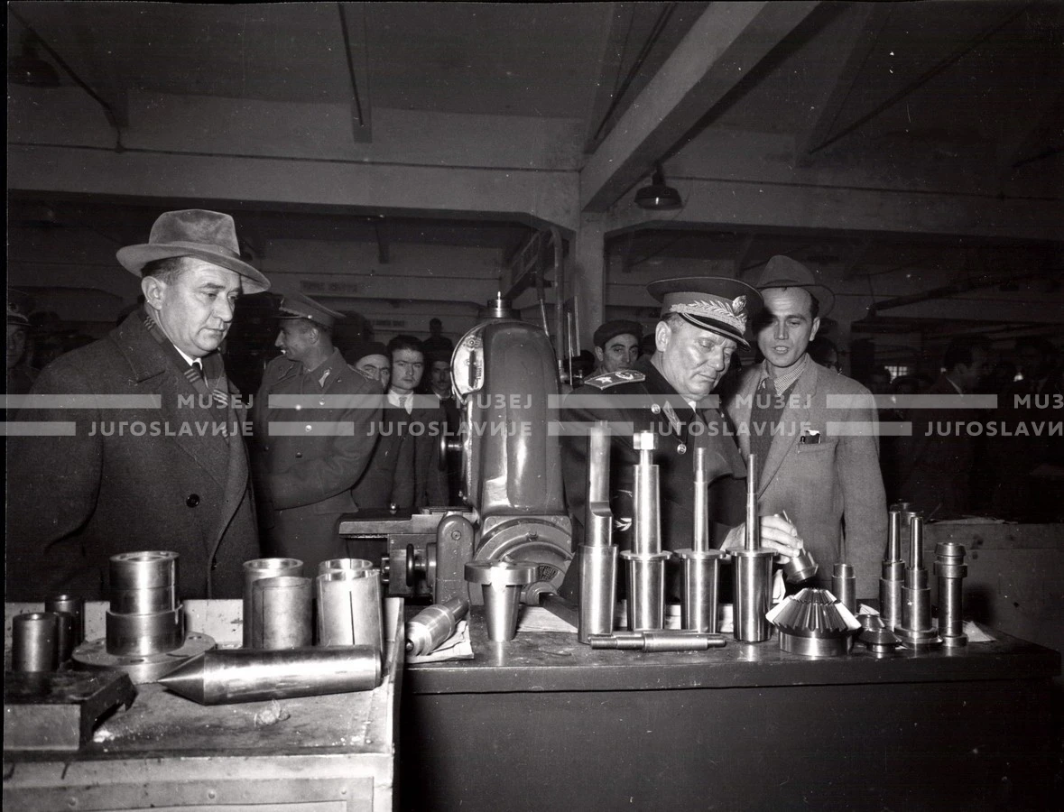 1953_025_046